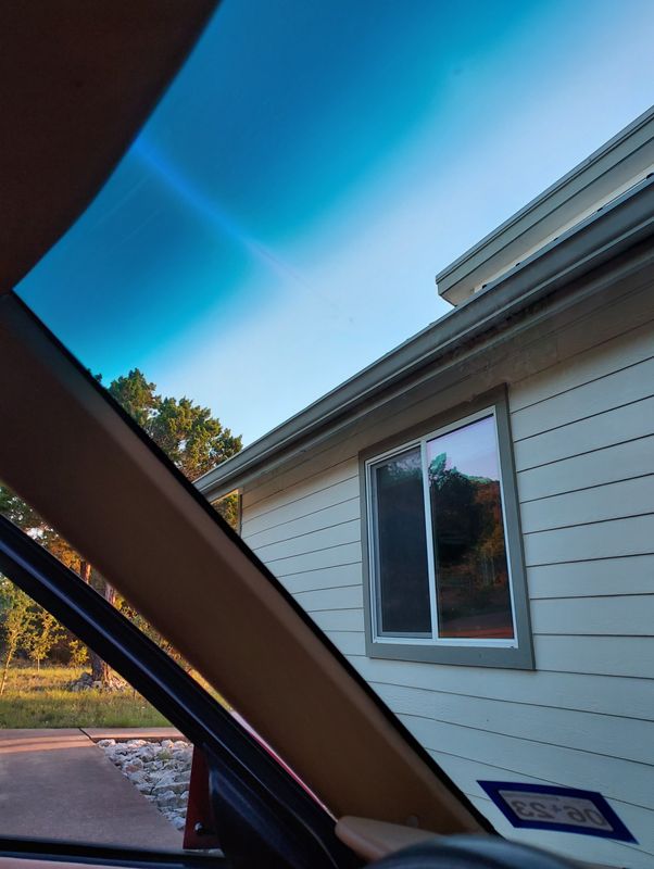 114.jpg Windshield crack
