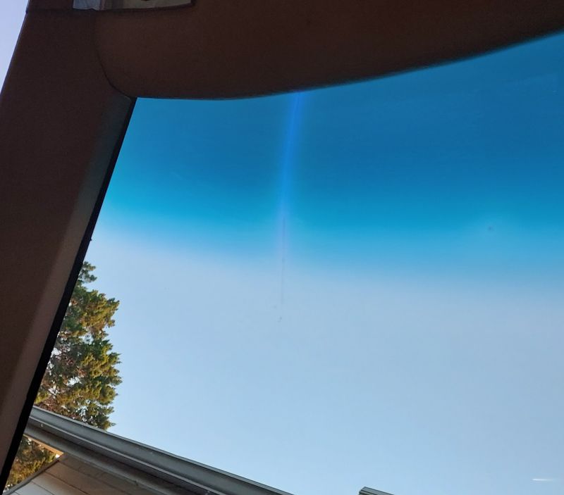 115.jpg Windshield crack