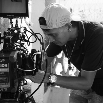 SHOOTING PEOPLE SHOOTING