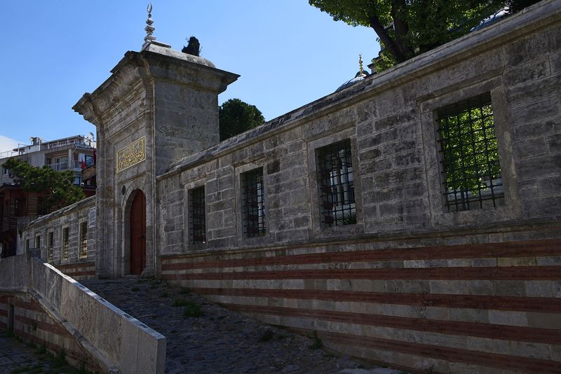 Istanbul Ayazma Mosque entrance to courtyard at front side 4627.jpg