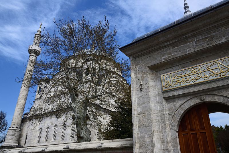 Istanbul Ayazma Mosque entrance to courtyard at SW side 3397.jpg