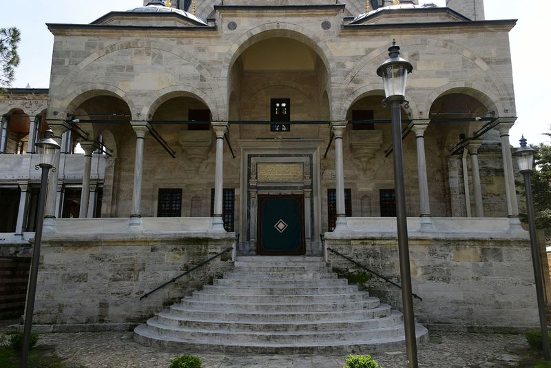 Istanbul Ayazma Mosque entrance to mosque 3366.jpg