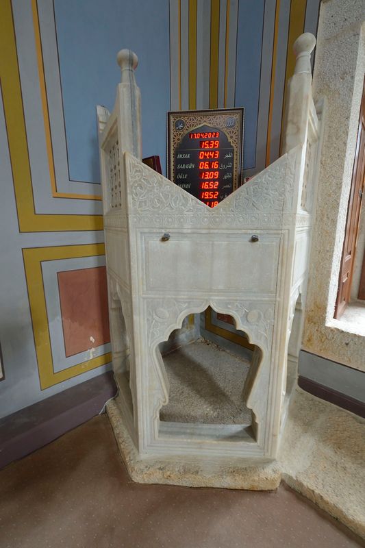Istanbul Eminzade Hacı Ahmet Paşa complex mosques interior 0558.jpg