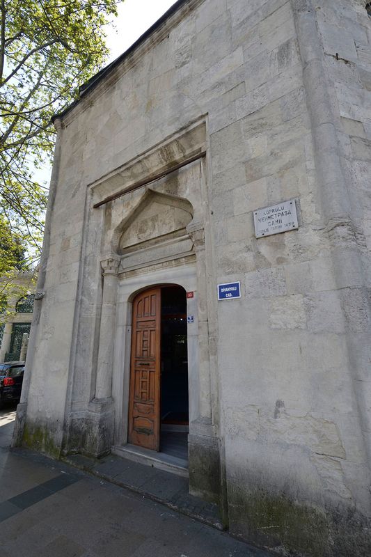 Istanbul Kprl Mehmet Paşa mosque 0570.jpg