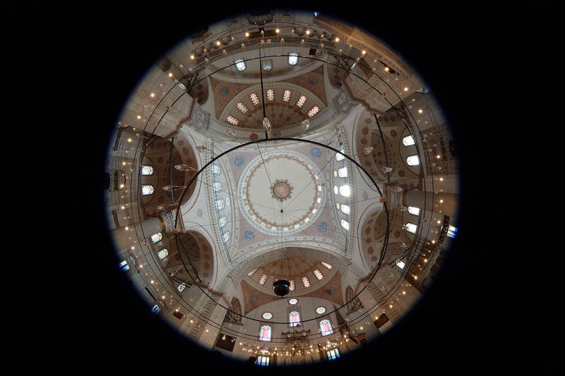 Istanbul Beyazit II mosque interior 0633.jpg