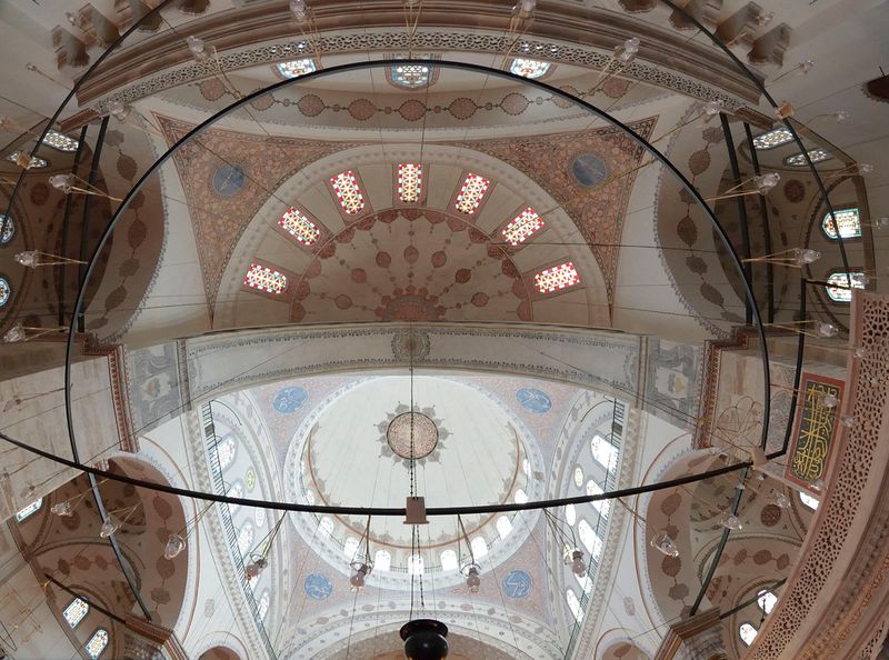 Istanbul Beyazit II mosque interior 0630.jpg