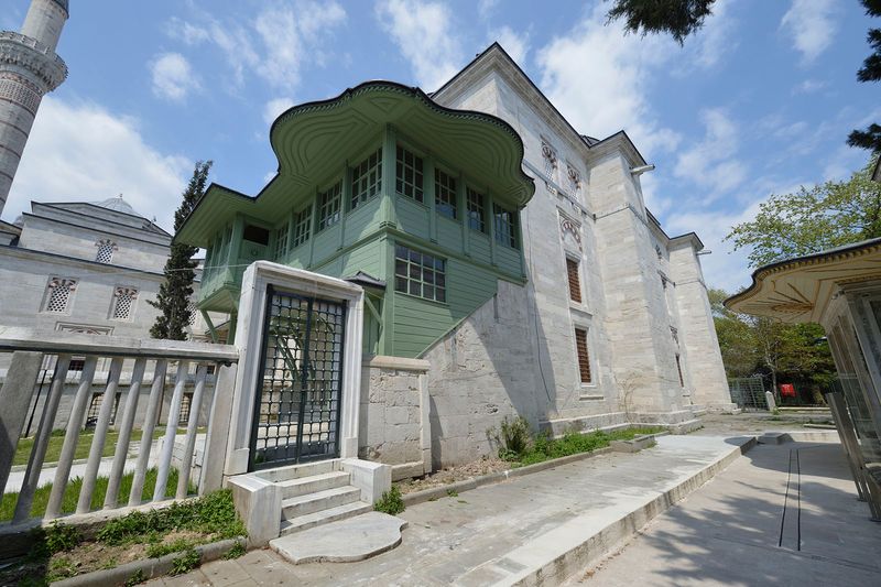 Istanbul Beyazit II mosque wooden outbuilding 0599.jpg