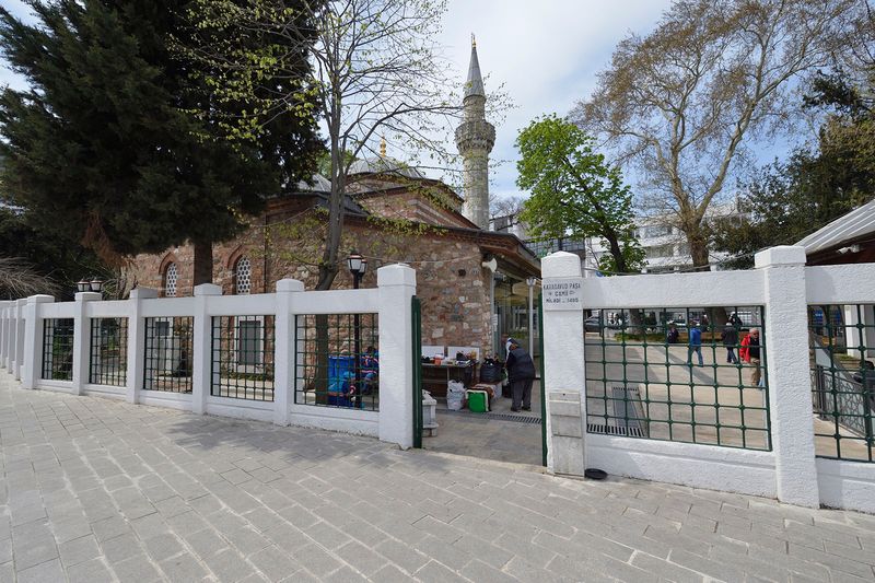 Istanbul Karadavud Pasha Mosque 0510.jpg