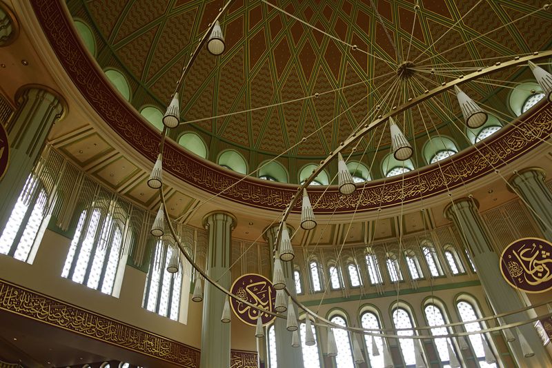Istanbul Taksim Mosque interior area under dome 4140.jpg