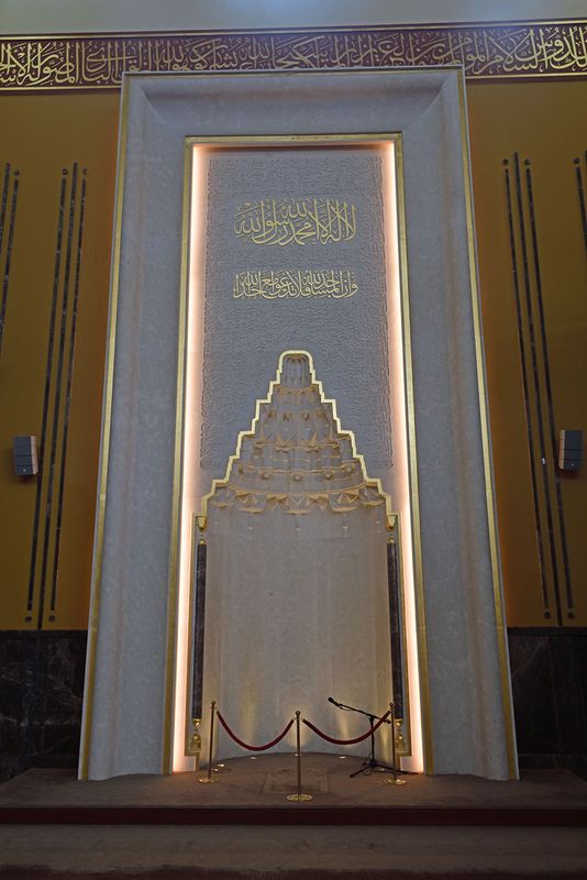 Istanbul Taksim Mosque interior mihrab 4138.jpg