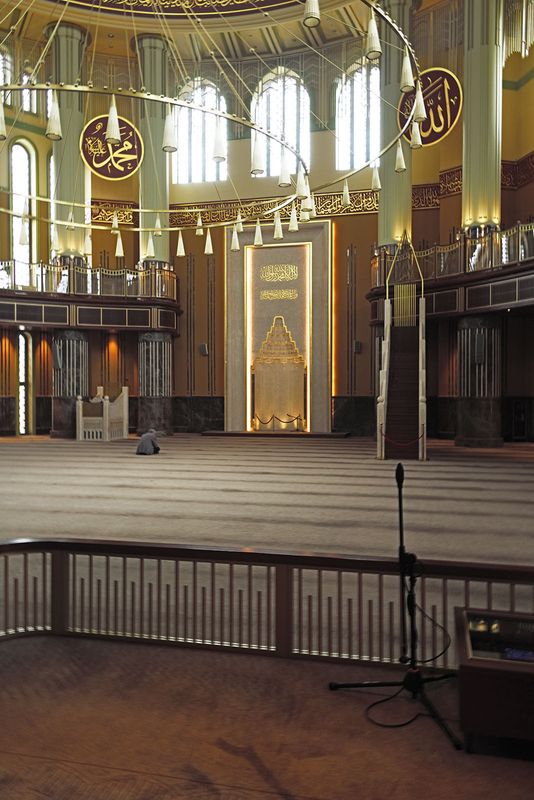 Istanbul Taksim Mosque interior 4131.jpg