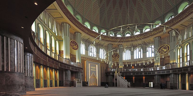 Istanbul Taksim Mosque interior 4125 panorama.jpg