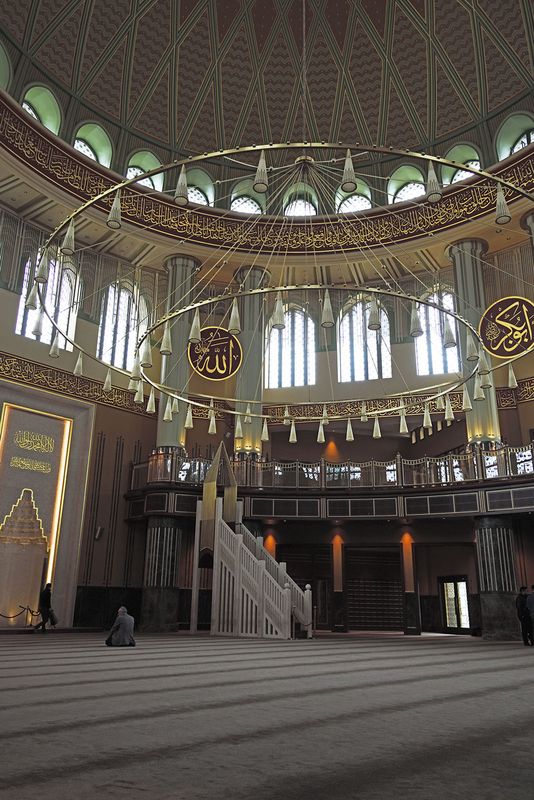 Istanbul Taksim Mosque interior 4128.jpg
