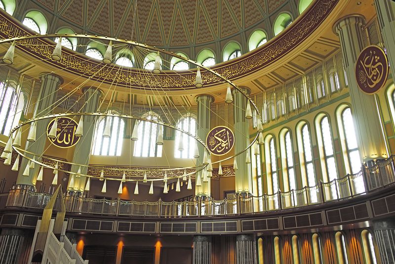 Istanbul Taksim Mosque interior 4124.jpg