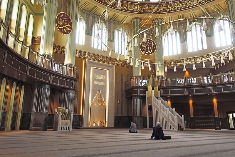 Istanbul Taksim Mosque interior 4120.jpg