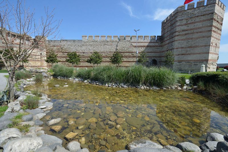 Istanbul Marble Tower end of walls leading to it 0499.jpg