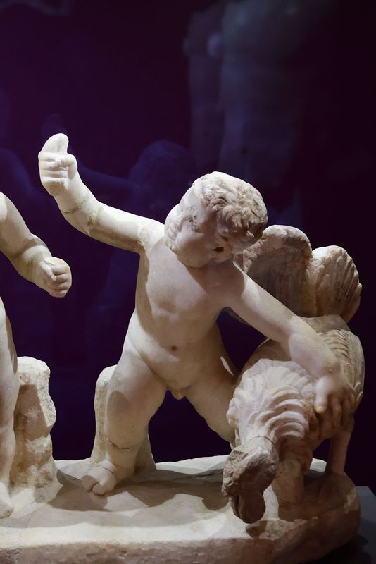 Istanbul Archaeology Museum Erotes in cock-fight 2nd C CE 4344.jpg
