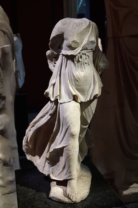 Istanbul Archaeology Museum Statue of Nike Late 2nd C BCE Pergamon 3643.jpg
