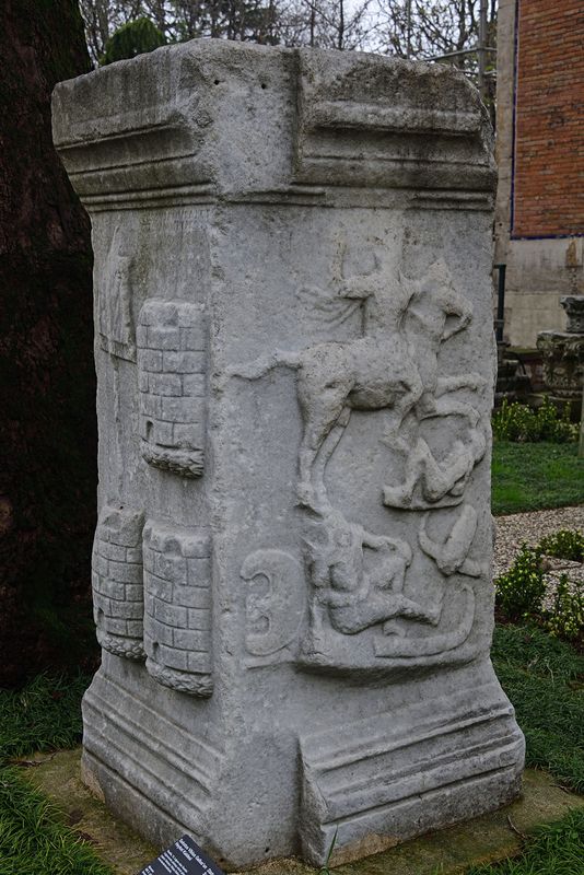 Istanbul Archaeology Museum Statue base of Sextus Vibius Gallus 1st quarter 2nd C CE 2900.jpg