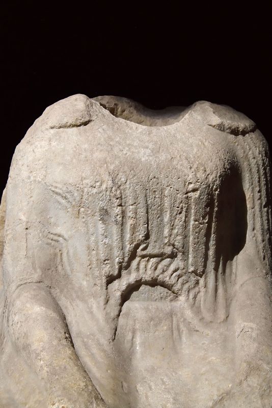 Istanbul Archaeology Museum Statue of a priestess, Mid-6th C BCE Miletus 3530.jpg
