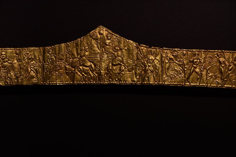 Istanbul Archaeology Museum Gold diadem late 4th C BCE Data 4096.jpg