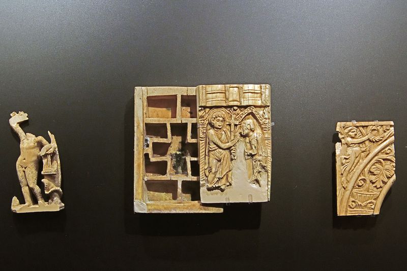 Istanbul Archaeology Museum Apollo (L) Medicine box (M) Nike plaque all 5th-7th C CE 4088.jpg