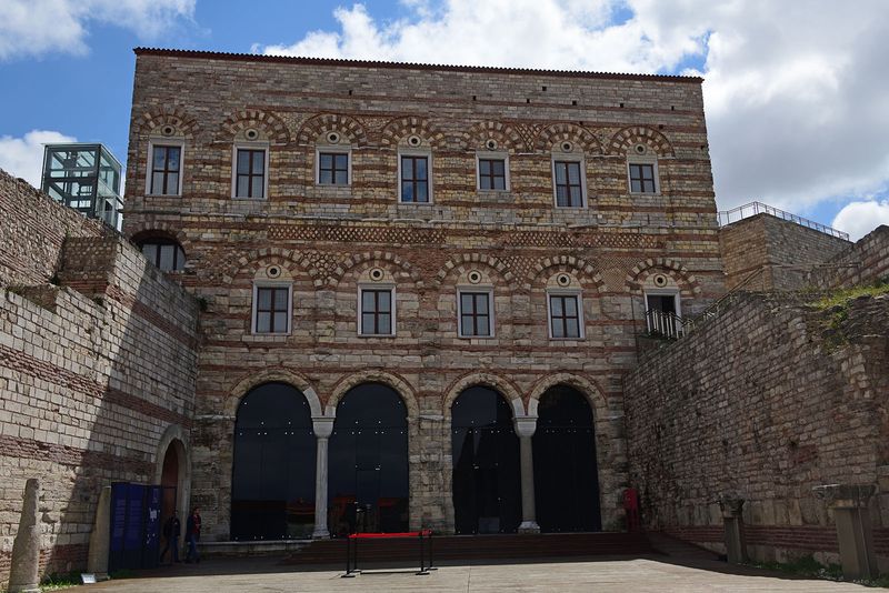 Istanbul Tekfur Saray View of courtyard 3382.jpg