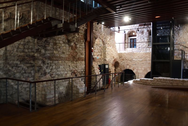 Istanbul Tekfur Saray middle floor 3353.jpg