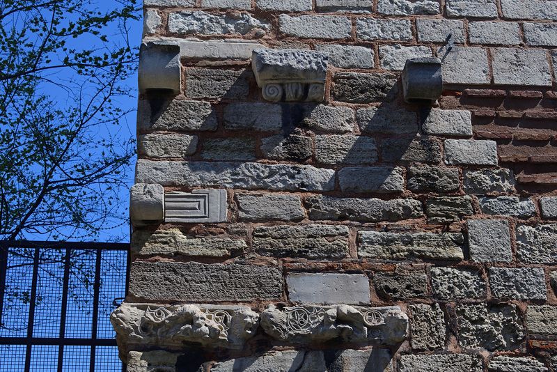 Istanbul Wall inside Topkapı gate 3066.jpg