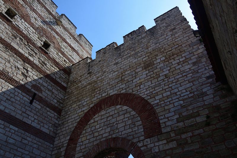Istanbul Wall inside Topkapı gate 3065.jpg