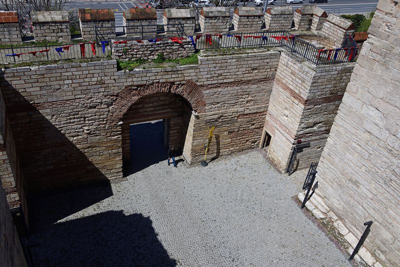 Istanbul Wall at Mevlanakapı 3090.jpg