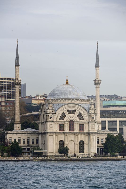 Istanbul Eminn to Sarıyer 08 Dolmabahe Mosque 3159.jpg