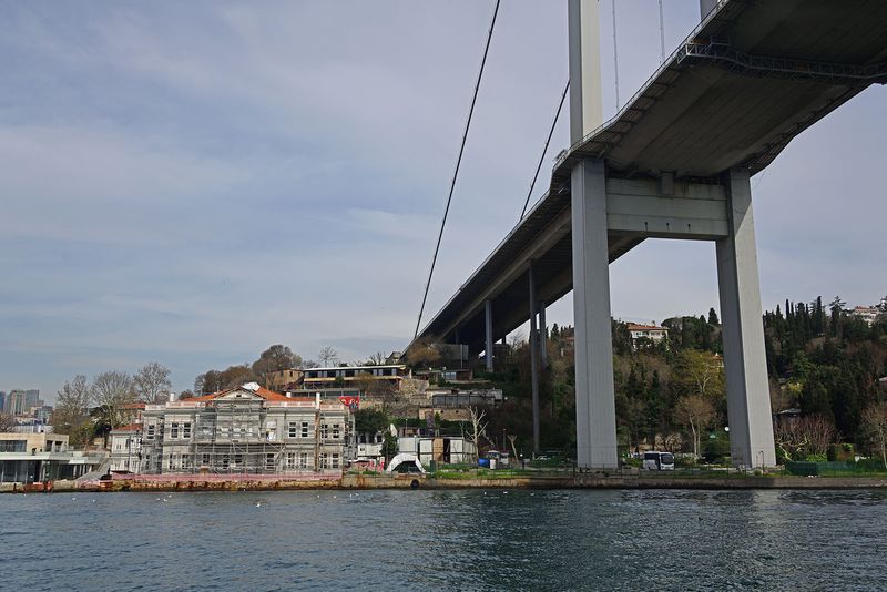 Istanbul Eminn to Sarıyer 29 15th of July Martyrs Bridge 3180.jpg