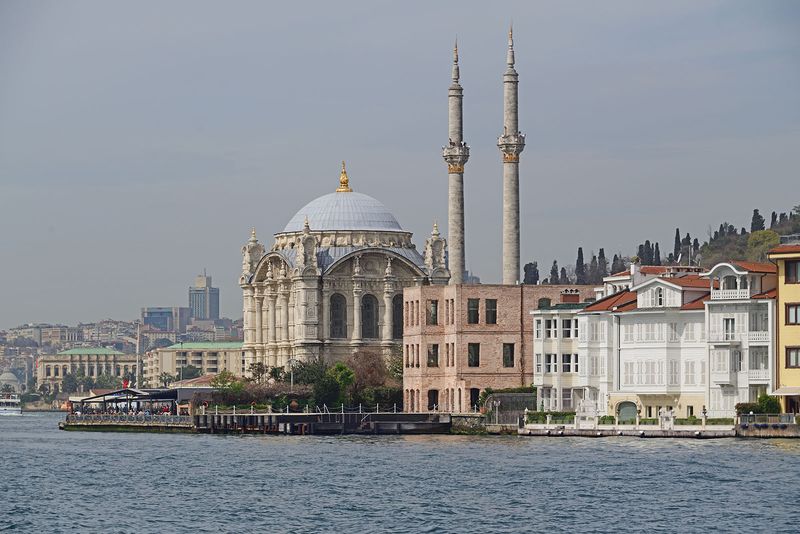 Istanbul Eminn to Sarıyer 30 Ortaky Mosque 3181.jpg