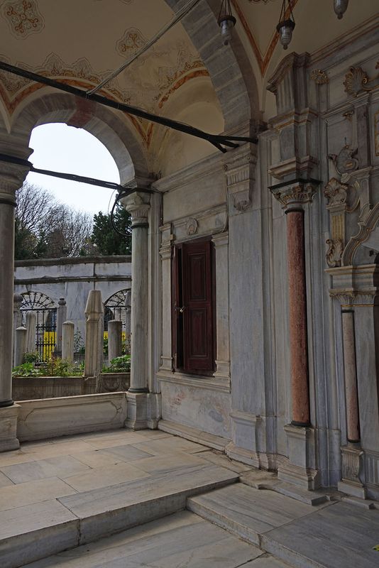 Istanbul Eyp Mihrişah Sultan complex Mausoleum porch 3898.jpg