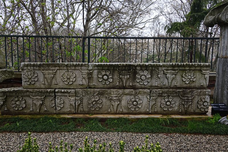 Istanbul Archaeology Museum Friezes with Bucranium decoration 3rd-2nd C BCE 2889.jpg