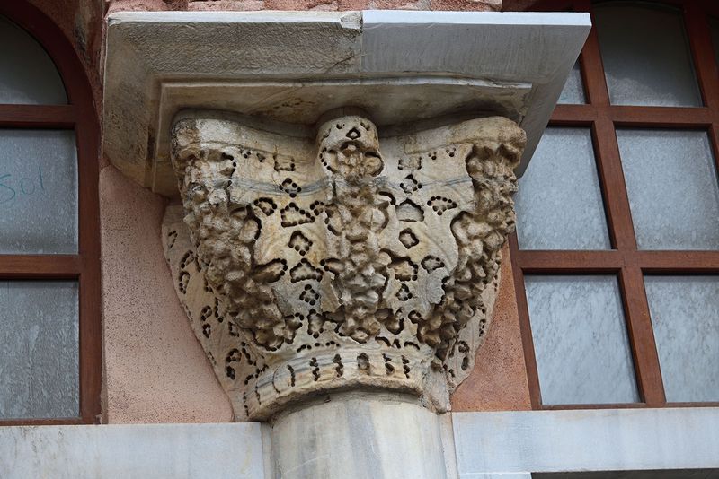 Istanbul Molla gurani camii 3792.jpg