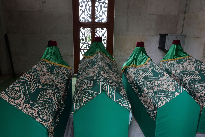 Istanbul Reşid Paşa Trbesi 3743.jpg