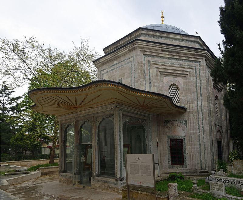 Istanbul Sultan Bayezid Trbesi 3746 panorama.jpg