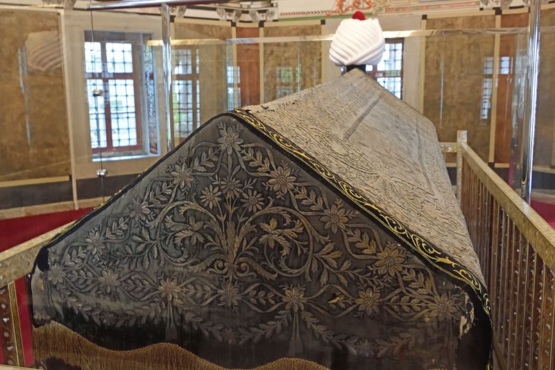 Istanbul Sultan Bayezid Trbesi 3750.jpg