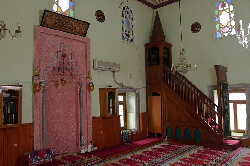 Istanbul Nazlı Defterdar Mahmut Efendi mosque 3922.jpg