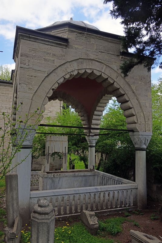 Istanbul Nazlı Defterdar Mahmut Efendi mosque 3924.jpg