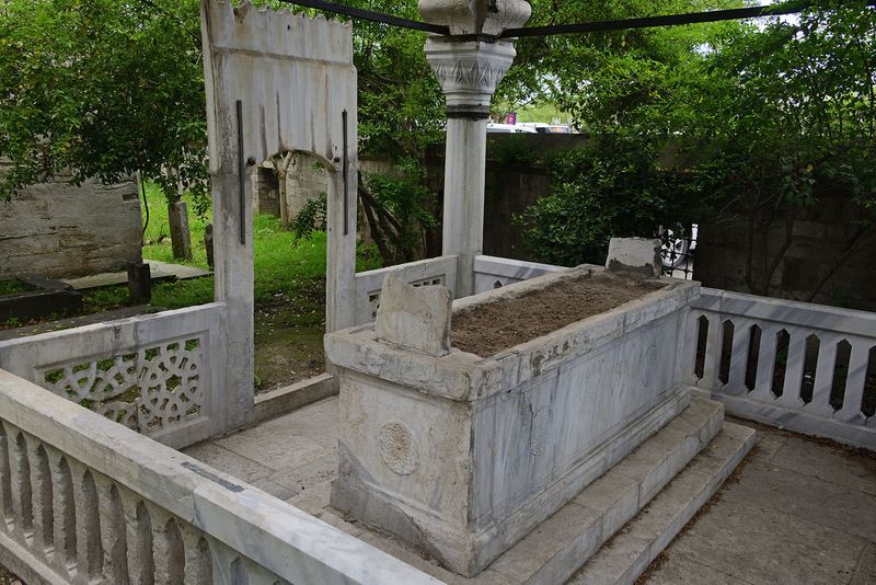 Istanbul Nazlı Defterdar Mahmut Efendi mosque 3925.jpg