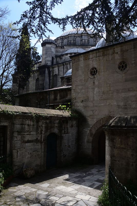 Istanbul Sokollu Mehmet Pasha mosque entrance from north 3863.jpg