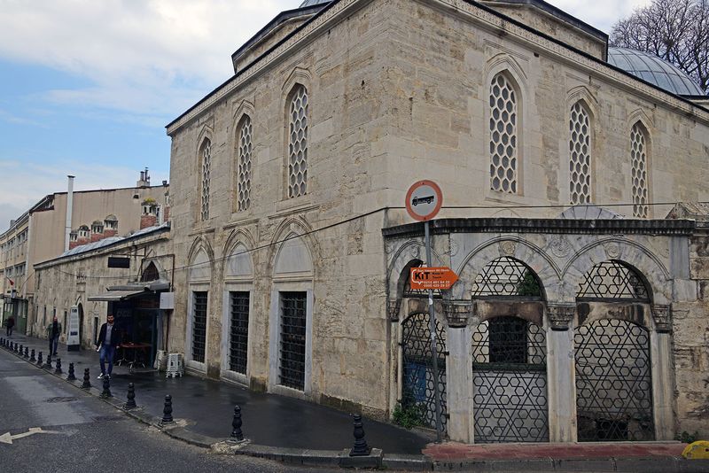 Istanbul Ekmekizade Ahmet Paşa Medresesi 3802.jpg