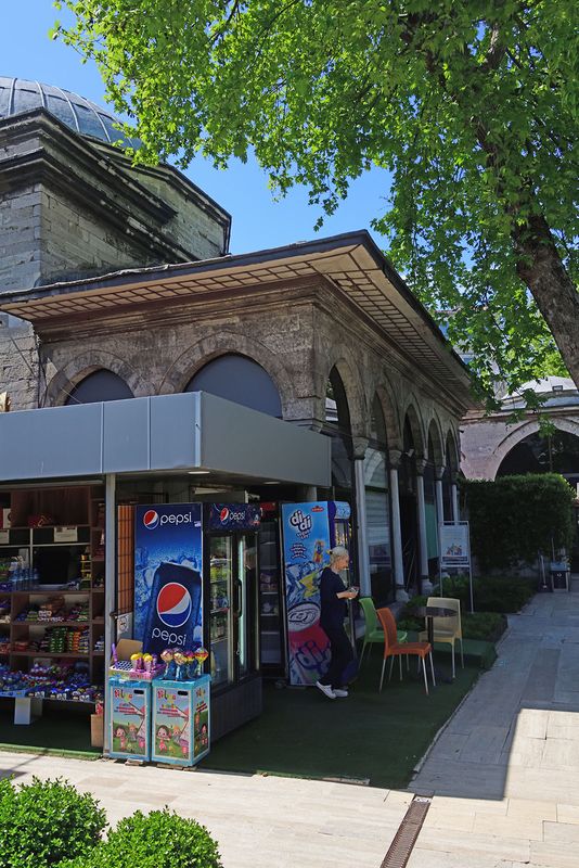 Istanbul Yavuz Sultan Selim (Halıcılar Kşk) Medresesi 4464.jpg
