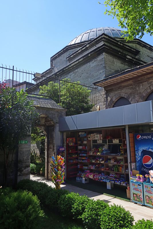Istanbul Yavuz Sultan Selim (Halıcılar Kşk) Medresesi 4465.jpg