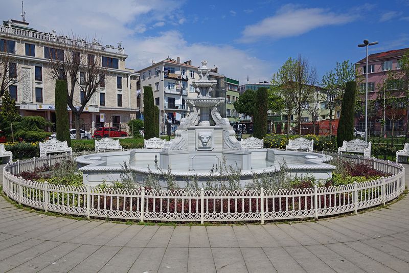 Istanbul Cinci Meydanı 3876.jpg