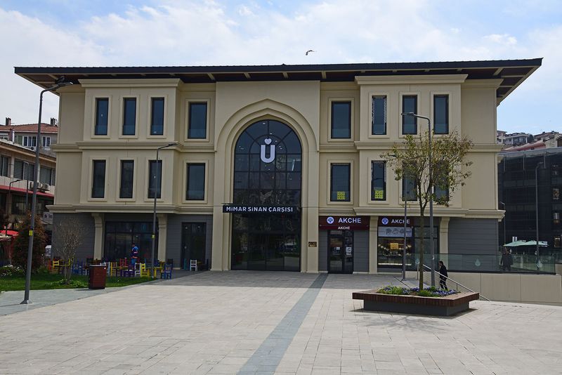 Istanbul skdar Mimar Sinan arşısı 3439.jpg