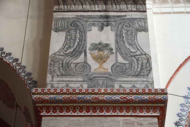 Istanbul Beyazit II mosque interior 4650.jpg